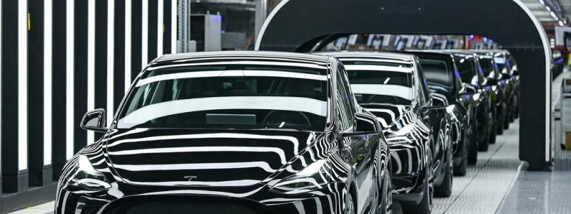 Patrick Pleul/AP/TT: Tesla är det bilmärke som dominerar försäljningen av personbilar i Norge. Arkivbild.