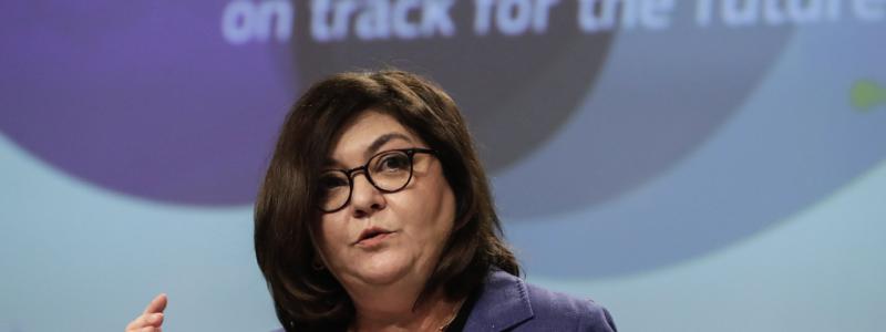 Stephanie Lecocq/AP/TT: Adina Valean är EU:s transportkommissionär. Arkivbild.