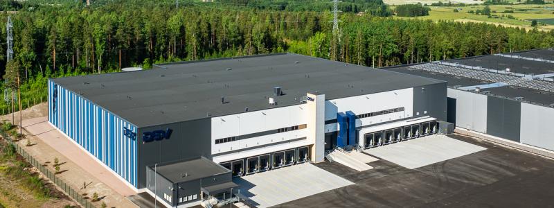 Den nya fastigheten har erhållit miljöcertifieringen BREEAM Very Good och är utrustad med
solceller på taket. Foto: Logicenters