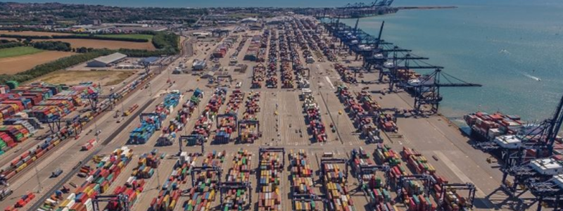 Port of Felixstowe hanterar fler än fyr miljoner TEU årligen. Foto: Konecranes