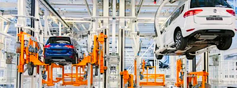 VW-fabrik i Wolfsburg. Bland de omkring 13 000 anställda inom forskning och utveckling i Tyskland kan mellan 4 000 och 6 000 jobb försvinna, enligt rapporter från insidan av koncernen. Foto: Kredit: VW