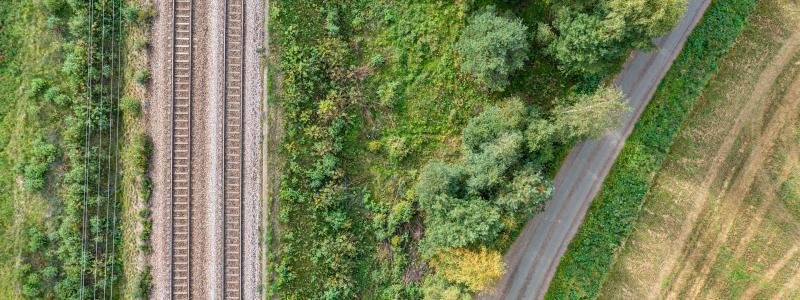 Genom att möjliggöra längre och fler godståg bidrar projektet till överflyttning av transporter från väg till järnväg. Foto: Afry