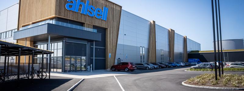 Huvudentré till Ahlsell Hallsberg LCU. Fotograf: Ahlsell