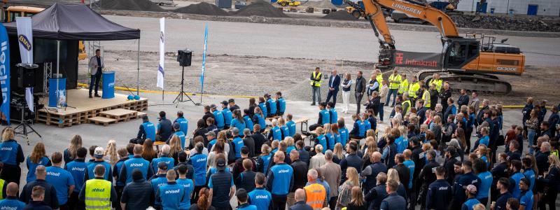 Efter expansionen kommer byggnadens yta att öka med drygt 30 000 kvadratmeter, vilket ger en total yta på 180 000 kvadratmeter. Fotograf: Ahlsell
