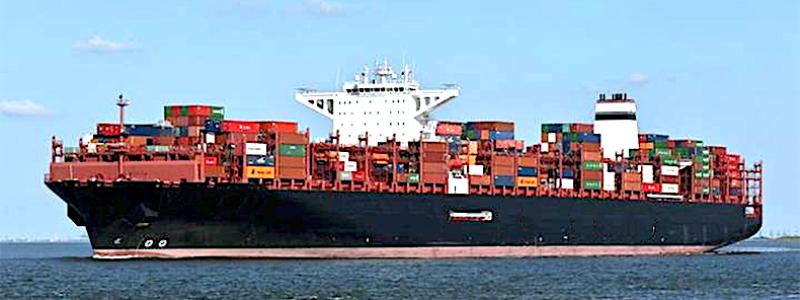 Nyligen blev Hapag-Lloyds fartyg "Al Jasrah" beskjutet i sundet mellan Jemen och Djibouti. Flera containrar förstördes men attacken orsakade dock inga dödsoffer. Foto: Hapag Lloyd