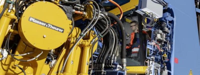 Automatiskt underhåll på järnvägen. Foto: Kredit: Plasser & Theurer