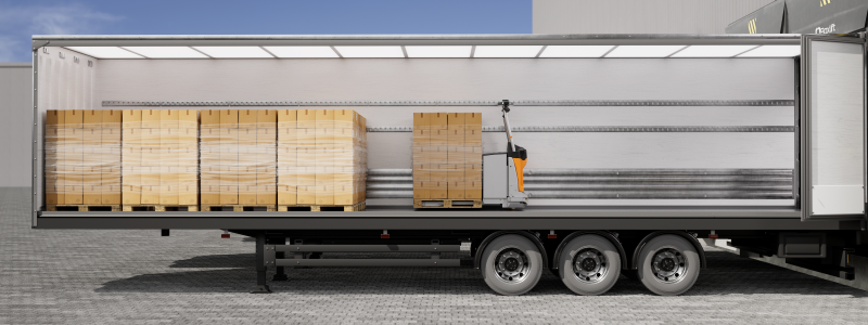 Låglyftaren är den första färdiga serietillverkade lösningen på marknaden för autonom lastning och lossning av lastbil. Foto: Still