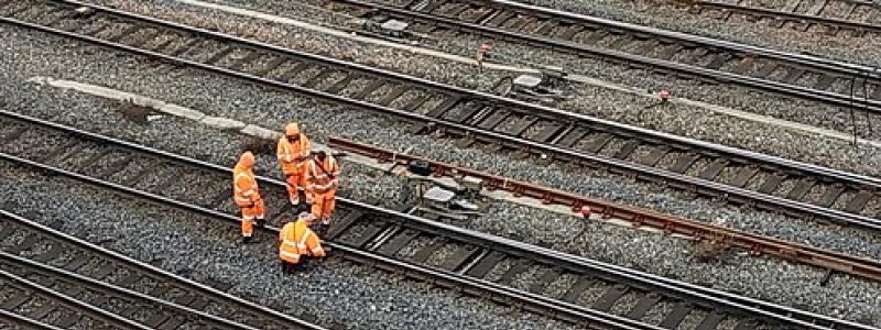 Arbetare från SNCF Réseau på spåren vid Strasbourgs station. Foto: Wikipedia Commons, Kredit: Kevin B