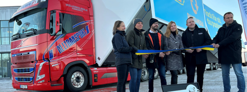 Bandklippning Alltransport-Returpack, Caroline Jansson, Sophia Jarl, Jon Jynnås, Marie Skoog, Mathias Lidén, Magnus Jansson. Foto: Alltransport