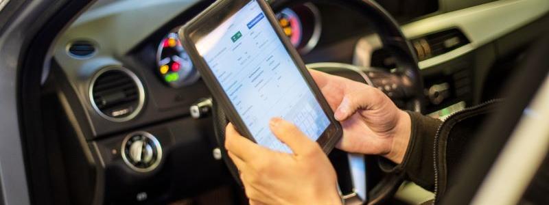 Nu kommer mätarställningarna från de tre föregående besiktningarna finnas med på besiktningsprotokollen. Foto: Liza Simonsson/Transportstyrelsen