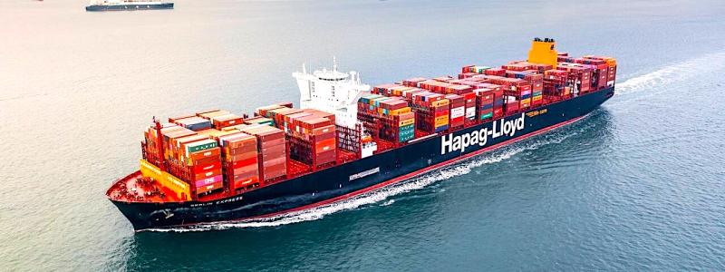 Hapag-Lloyds containerfartyg på väg. Den nyskapade lastbilsförbindelsen genom Saudiarabien anses i alla fall bli betydligt snabbare än sjövägen. Foto: Hapag-Lloyd