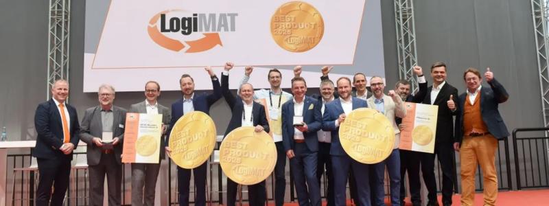 På årets LogiMAT-mässa presenterade Turck tre innovativa lösningar inom RFID och intralogistik. En av dessa utsågs till "bästa produkt". Bland nyheterna fanns ett kompakt fyrkanaligt RFID-EtherCAT-interface samt kompletta lösningar för RFID-portar, särskilt anpassade för att identifiera varuflöden in och ut ur lager. En annan helhetslösning var en nyckelfärdig UHF-RFID-tunnel för transportbandssystem. Tack vare den programmeringsfria no-code-tekniken och en standardiserad gränssnittslösning är integrationen enkel. Tunneln är direkt redo att användas och möjliggör exakt spårning, exempelvis vid in- och utleveranser samt massregistrering i produktions- och lagerlogistik. Foto: LogiMAT