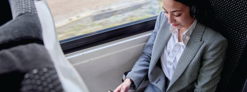 Över 500 resenärer har redan anmält sig till testet där tågresor spåras via mobiltelefon och debiteras automatiskt. Foto: East Midlands Railway.