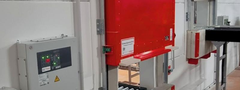 Brandluckan ECClos-S, installerad för obrutna transportband. Avsedd för brandklass Ei120.
