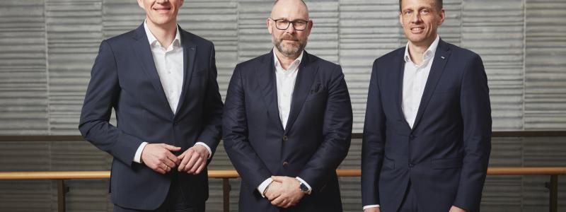Från vänster: Burkhard Eling, CEO hos Dachser, Peter Haveneth, CEO hos Frigoscandia och Alexander Tonn, COO Road Logistics hos Dachser. Foto: Dachser