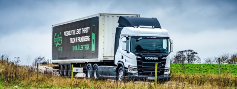 Laddning av ellastbilen sker på raster under dagen och under fyra timmar på natten. Foto: Carlsberg
