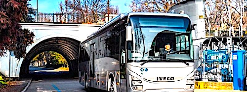 Iveco Crossway har uppmärksammats och belönats flera gånger för sin innovation och hållbarhet. Bland annat vann modellen International Bus & Coach Award 2017 och har vid flera tillfällen utsetts till Årets Hållbara Buss – 2018 för gasmodellen med lågt insteg, 2020 för en annan gasmodell, 2023 för Low Entry Hybrid Gas och 2024 för den elektriska versionen. Foto: Iveco Bus