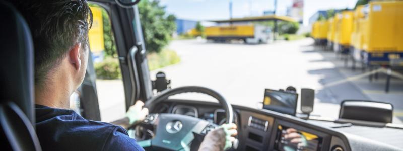 En oumbärlig kugge i logistikflödet är chaufförerna, något som anses en bristvara. Foto: Dachser