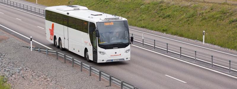 Dalatrafikbuss på landsväg. Pressbild: Dalatrafik
