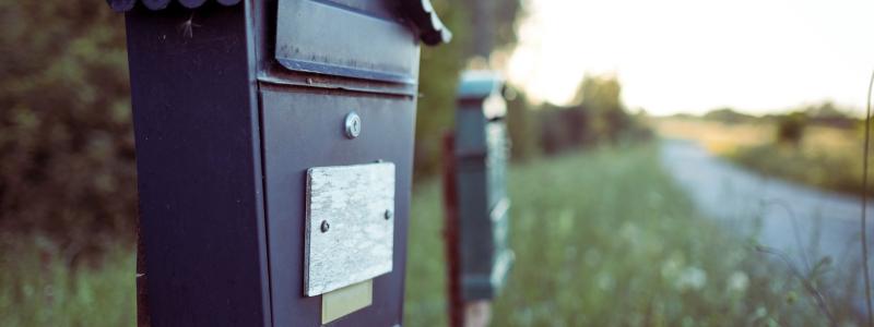Volymen av fysiska brev kan minska snabbare om regeringens förslag blir verklighet. Foto: Davide Baraldi/Unsplash