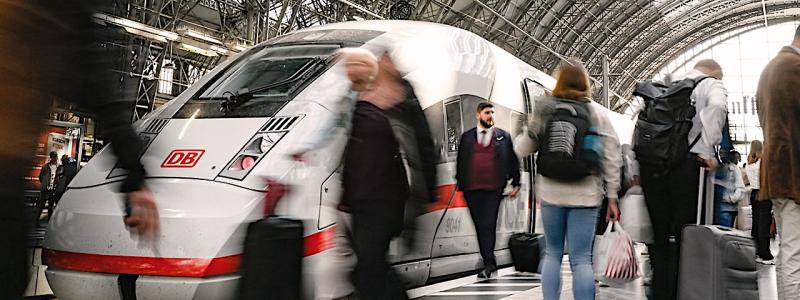 Sträckan Hamburg–Berlin är en av Tysklands viktigaste järnvägskorridorer och används dagligen av både regionaltrafik, höghastighetståg och omfattande godstransporter. Foto: DB