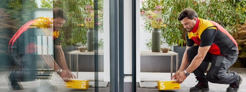 7 miljoner svenskar nu kan få DHL:s mindre paket levererade direkt hem till dörren Foto: DHL