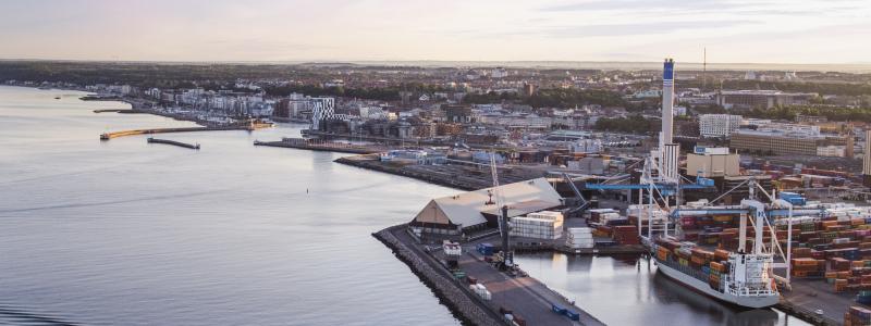 Stabilisering trots utmaningar och satsningar på ny teknik och infrastruktur. Foto: Helsingborgs Hamn