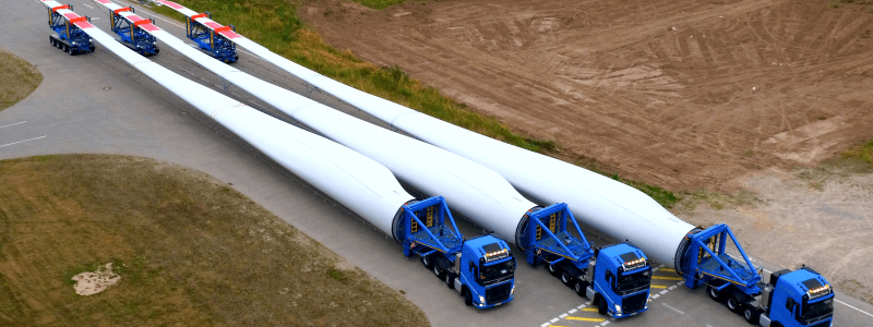 Transport av vindkraftsblad i närheten av nordtyska staden Rostock. Foto: Företaget DOLL, pressfoto