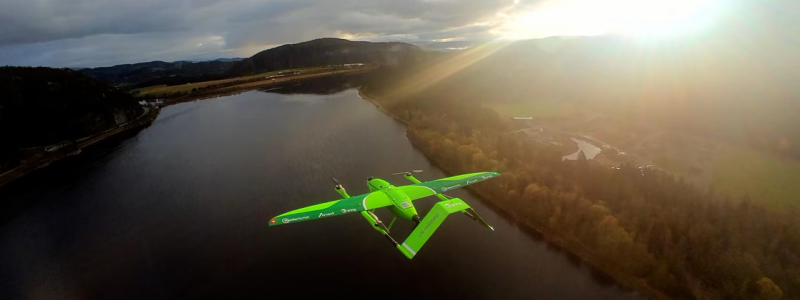 Drönaren är elektrisk och har ett vingspann på 2,5 meter och en marschhastighet på 85 kilometer i timmen. Foto: Bring