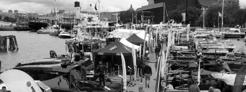 Work boats, eller arbetsbåtar, är båtar som används för yrkesbruk, fiske, persontransporter, dykeri, entreprenadarbeten, sjömätning, assistansservice, lotstjänster, bogsering, bärgning och blåljusenheter. Idag är de även mycket populära bland privatpersonen som är i behov av rejälare båtar för att till exempel ta sig till sitt hus året om. Foto: Work Boat Mässan