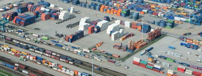 Målet är att digitalisera informationsflödet mellan olika aktörer för att minska manuella processer och öka effektiviteten.  Foto: Port of Rotterdam