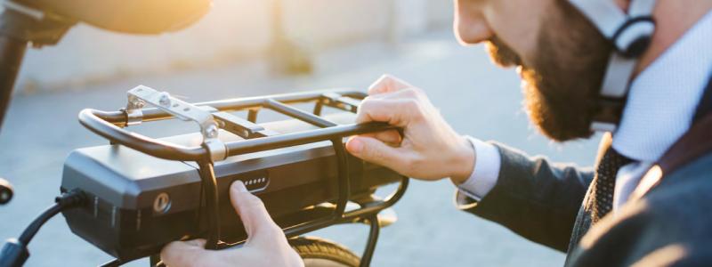 2 % av EU:s batteriproduktion räcker för övergång till lätta elfordon. Foto: