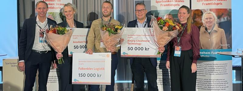 Från vänster: bankens VD Rasmus Roos, Monica Fallenius, VD Annehem Fastigheter, Victor Falkenklev, VD Falkenklev Logistik (Malmö), Lars Hultman, VD Alnarp Cleanwater Technology, och bankens hållbarhetschef Patricia Håkansson. Foto: Sparbanken Skåne