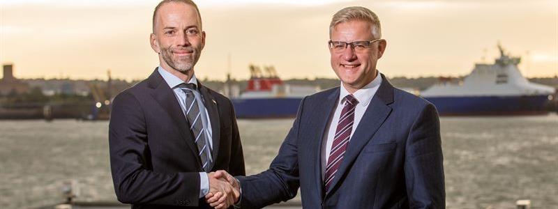 Carl-Johan Hellner Chief Operating Officer Ports Terminals Stena Line och David Huck Chief Operating Officer at Peel Ports Group Foto: Stena Line