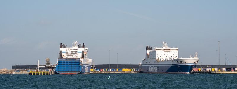 Finnlines-fartygen Finnpartner (till vänster) och Finntrader (till höger) i Malmö april 2026. Foto: ArildV/wikimedia Commons/https://commons.wikimedia.org/wiki/File:Finnlines_Malm%C3%B6_April_2026_01.jpg