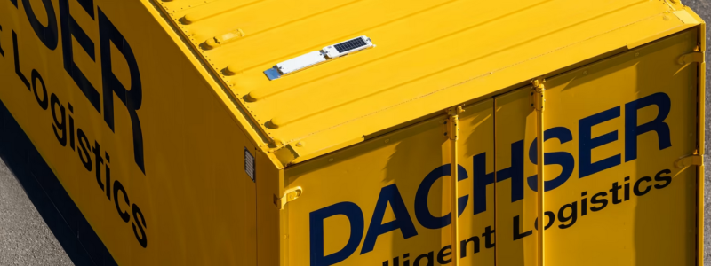 Dachser har installerat spårningsenheter på 8 500 växelflak som går i företagets vägtransportnät mellan filialer i Europa. Foto: Dachser