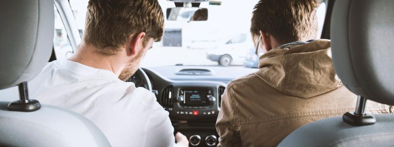 Regeringen gav i februari 2023 i uppdrag till Transportstyrelsen att genomföra en översyn av förarutbildningssystemet. Foto: david emrich/Unsplash