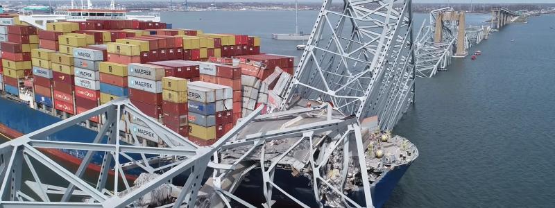 NTSB:s drönarbild av den olycksdrabbade Francis Scott Key-bron och lastfartyget Dali
Foto: Wikipedia, Creative Commons Lic. Kredit: NTSBgov