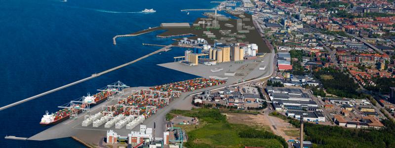 Visionsbild över framtidens containerterminal i södra Helsingborg. Satsningen ska möta ökande godsvolymer och skapa förutsättningar för fortsatt utveckling av säkra och effektiva flöden. Foto: Helsingborgs hamn