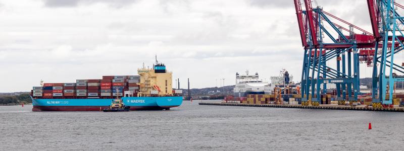 Efter lossning och lastning, seglar Laura Maersk vidare mot Bremerhaven. Foto: APM Terminals