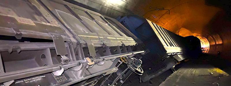 Skadade vagnar i Gotthard-tunneln. Foto: Schweiziska tågoperatören SBB, CFF FFS SBB CFF FFS