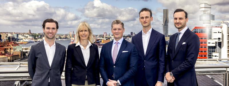 På bilden ser vi från vänster till höger: Jens Magnusson, Corporate Account Manager, STX Group, Anna Svensson, head of project management, Greencarrier AB, Patrik Westræus, head of sustainability, Greencarrier AB, Carl Otto Lindsjö, Sales Trader, STX Group, Sead Keric, Managing Director STX Group.
Fotograf: Carlo Baudone