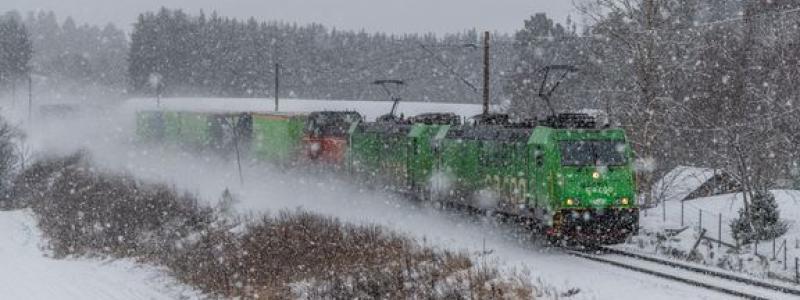 Tågen går oftare i tid och trafiken fungerar mer stabilt efter att bolaget har lagt om hur transporterna planeras och körs, med fasta huvudstråk i stället för mer spridd trafik. Foto: Green Cargo