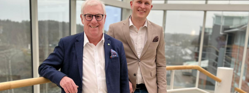 Stefan Björk, ägare av Greencarrier Group och Nicolas Myrén, VD för Maritime Transport & Agencies. Foto: Greencarrier