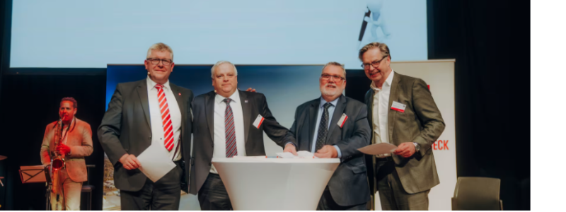 På bilden från vänster: Guido Kaschel, Head of the Lübeck Port Authority, Jörgen Nilsson, vd, Trelleborgs Hamn, Ortwin Harms, vd, LHG, Hannes Conzen, vd, TT-Line. Foto: Trelleborgs Hamn
