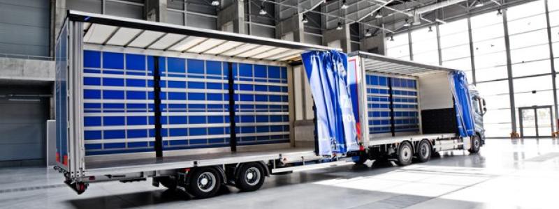 Förvagn–släp i volymutförande – med öppna sidor. Foto: GT Trailers