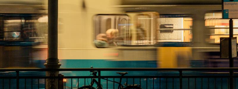 Västsverige kännetecknas av ett starkt kluster av personbil-, lastbils-, buss-, båt-, flyg- och andra transportföretag. Foto: Hans Ott/Unsplash
