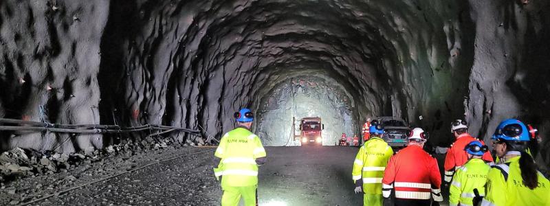 Totalt är två av tre kilometer av Hestnestunneln färdigställda. Framstegen är goda och arbetet går enligt tidtabell. Foto: Bane NOR