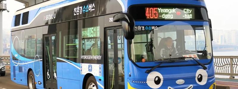 Glad Hyundai vätgasbuss i sydkoreanska huvudstaden Seoul.Photo: Wikimedia Common.