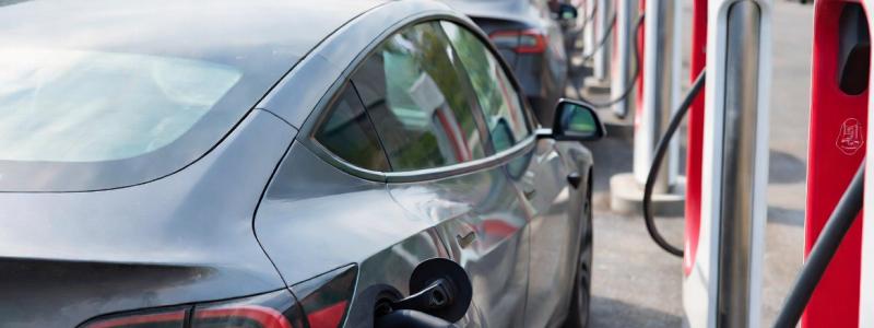 Enligt en Sifo-undersökning från bilförmedlaren Kvdbil uppger 46 procent att de blivit mindre benägna att köpa Tesla. Foto: kvdbil